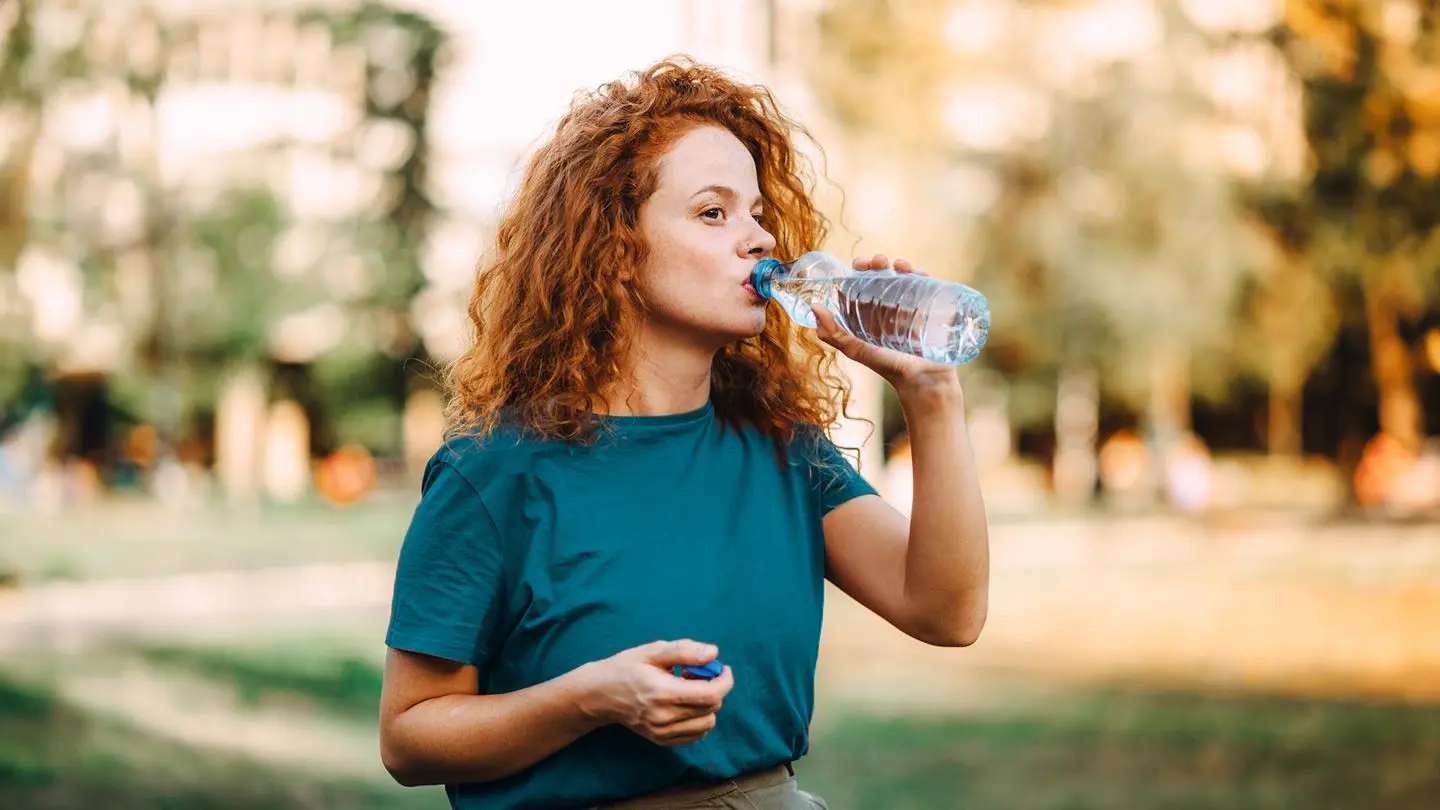 botella plastico agua de aca salud - Cómo afectan las botellas de agua de plástico a los humanos
