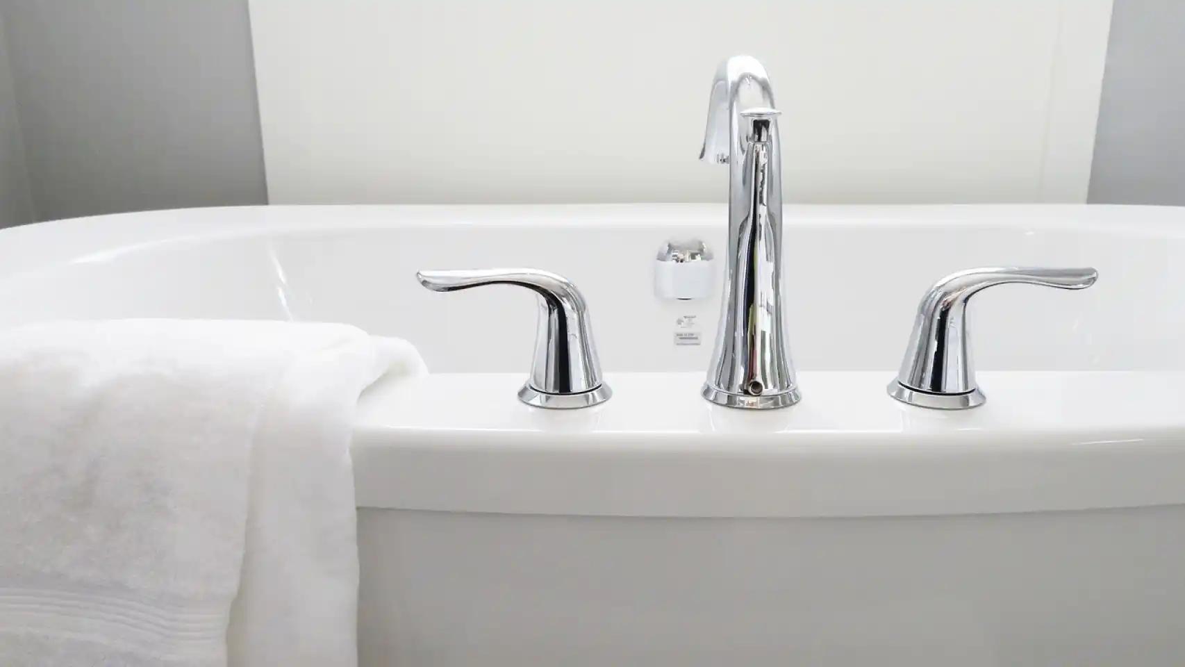 Cómo reparar el esmalte de una bañera de fibra de vidrio o acrílico - Cómo arreglar el oxido de la bañera bañera de fibra de vidrio o acrilico como reparar - Cómo arreglar el oxido de la bañera