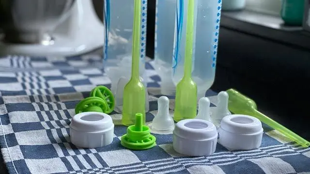 como limpiar mamaderas de plastico - Cómo lavar biberones de plástico