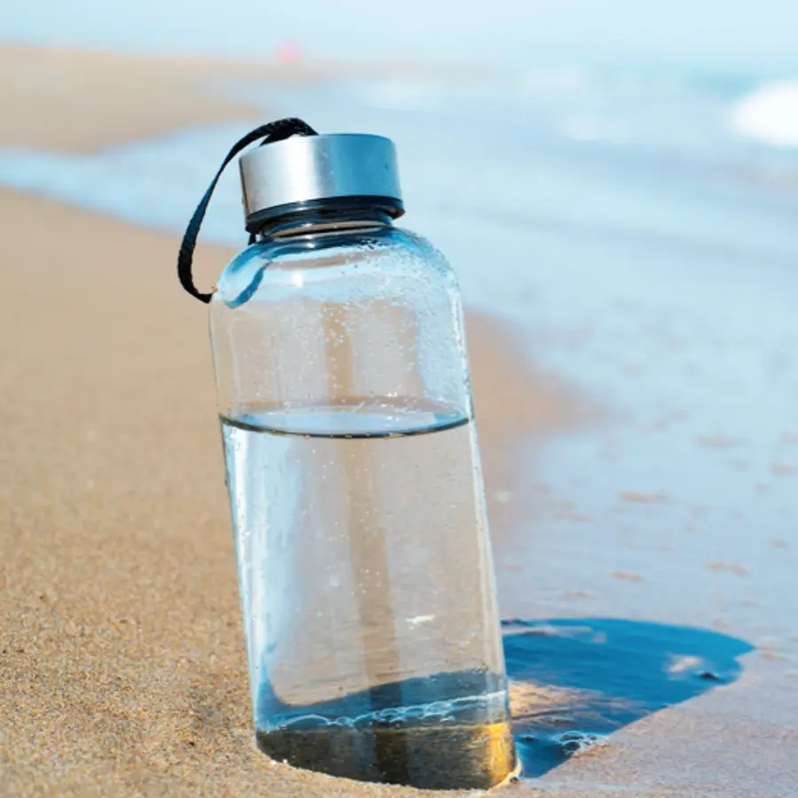 botella de plastico manchada con moo - Cómo quitar las manchas de moho en el plástico