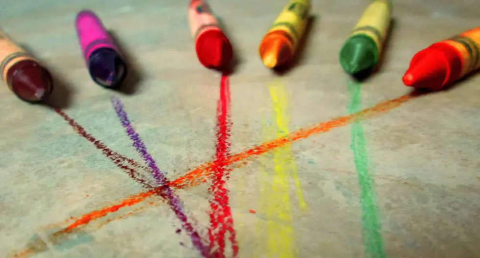 como quitar crayola de plastico - Cómo sacar la crayola de los muebles
