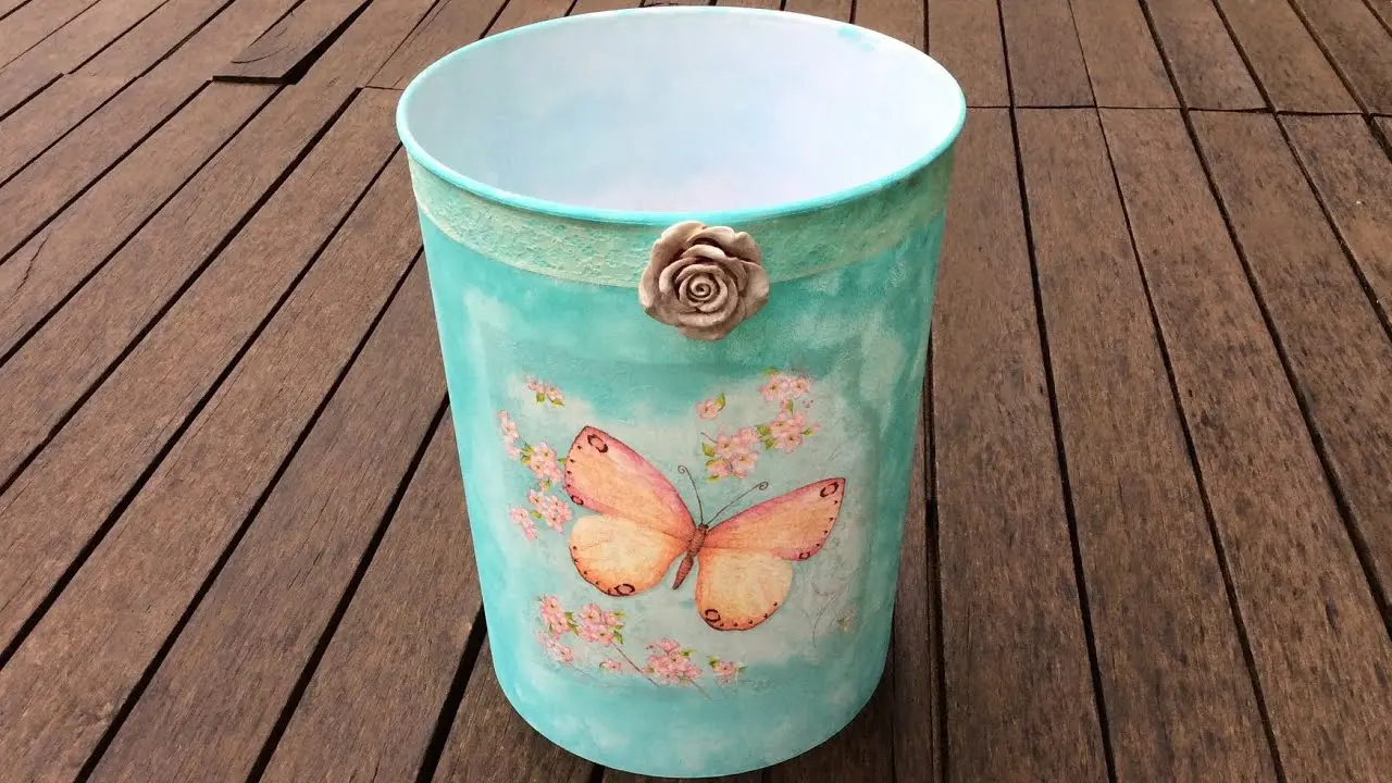 como hacer decoupage en plastico - Cómo se llama el pegamento para hacer decoupage