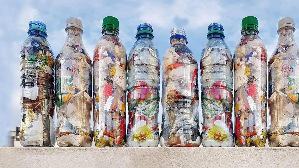 botellas con plastico dentro - Cómo se llaman las botellas llenas de plástico