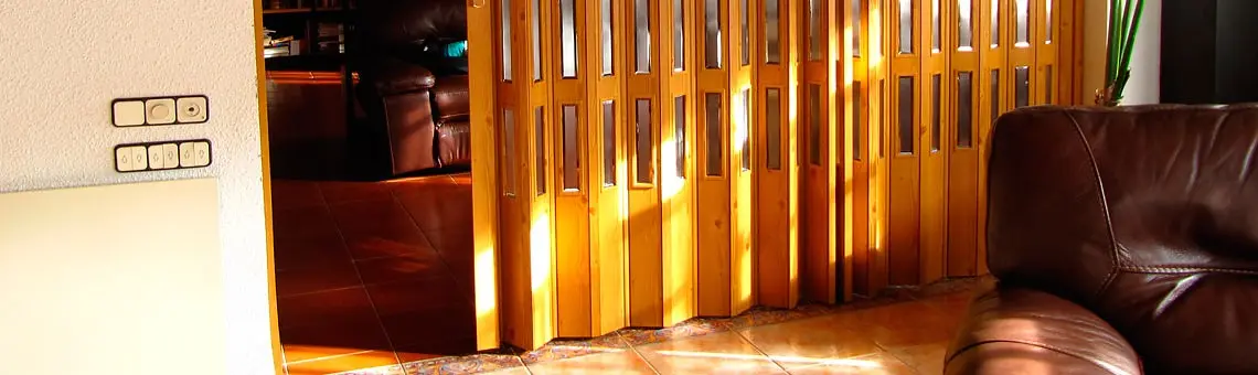puertas plegables de policarbonato - Cómo se llaman las puertas que se doblan
