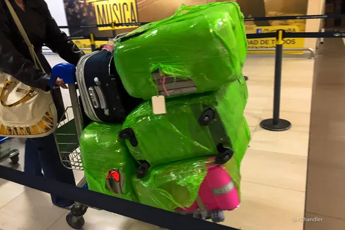 Aeropuerto Ezeiza: Precio de plastificar valijas - Cuánto cuesta en el aeropuerto de Ezeiza plastificar las maletas aeropuerto ezeiza precio plastico valija - Cuánto cuesta en el aeropuerto de Ezeiza plastificar las maletas