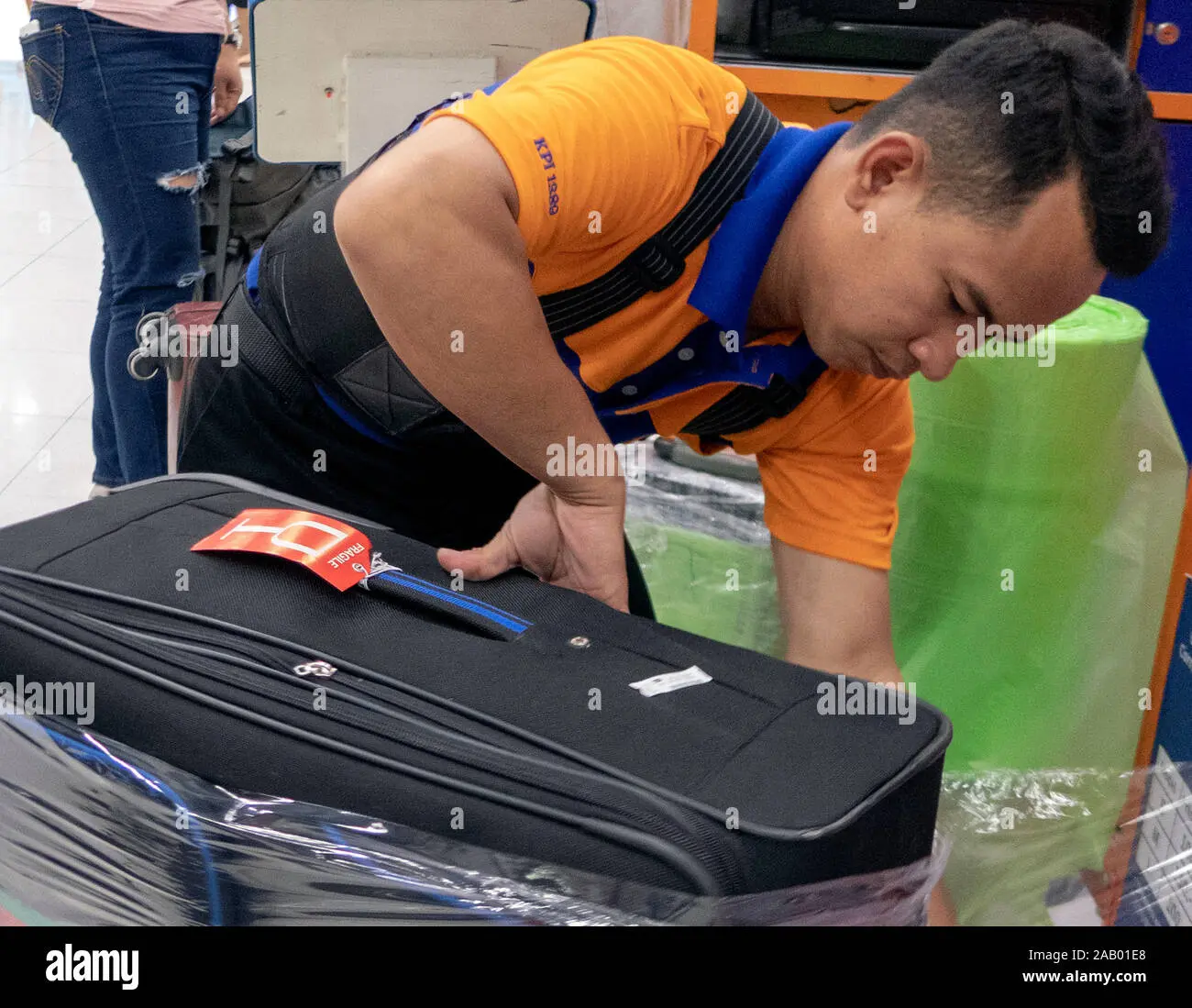 aeropuerto tailandia embalaje plastico - Por qué embalar maleta