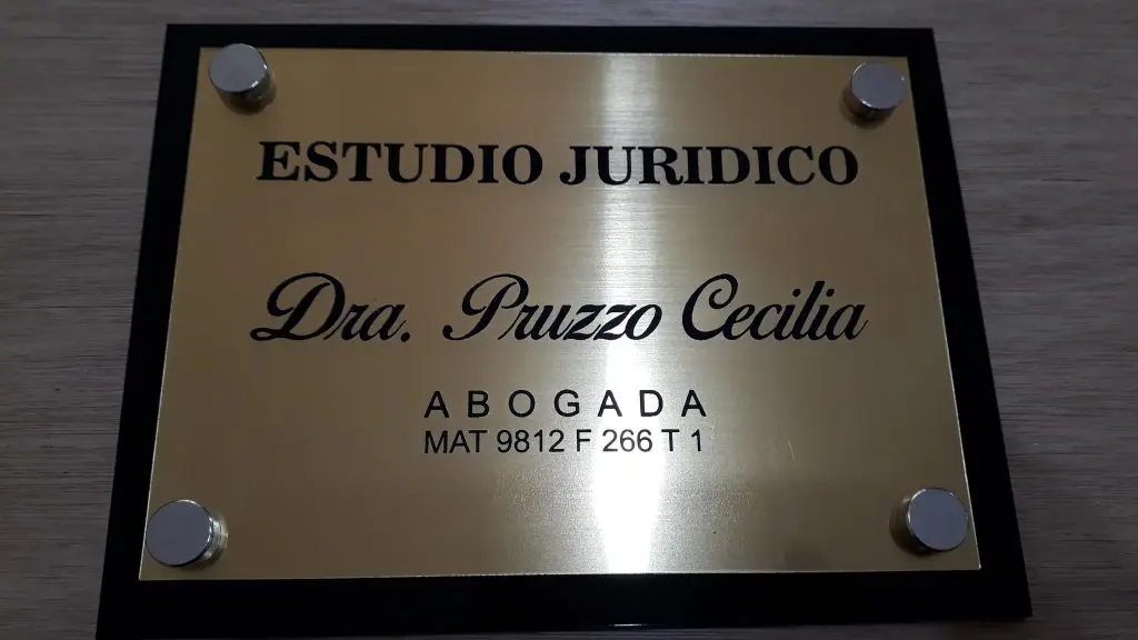grabados en acrilico simil metal - Qué es el marcado de metales