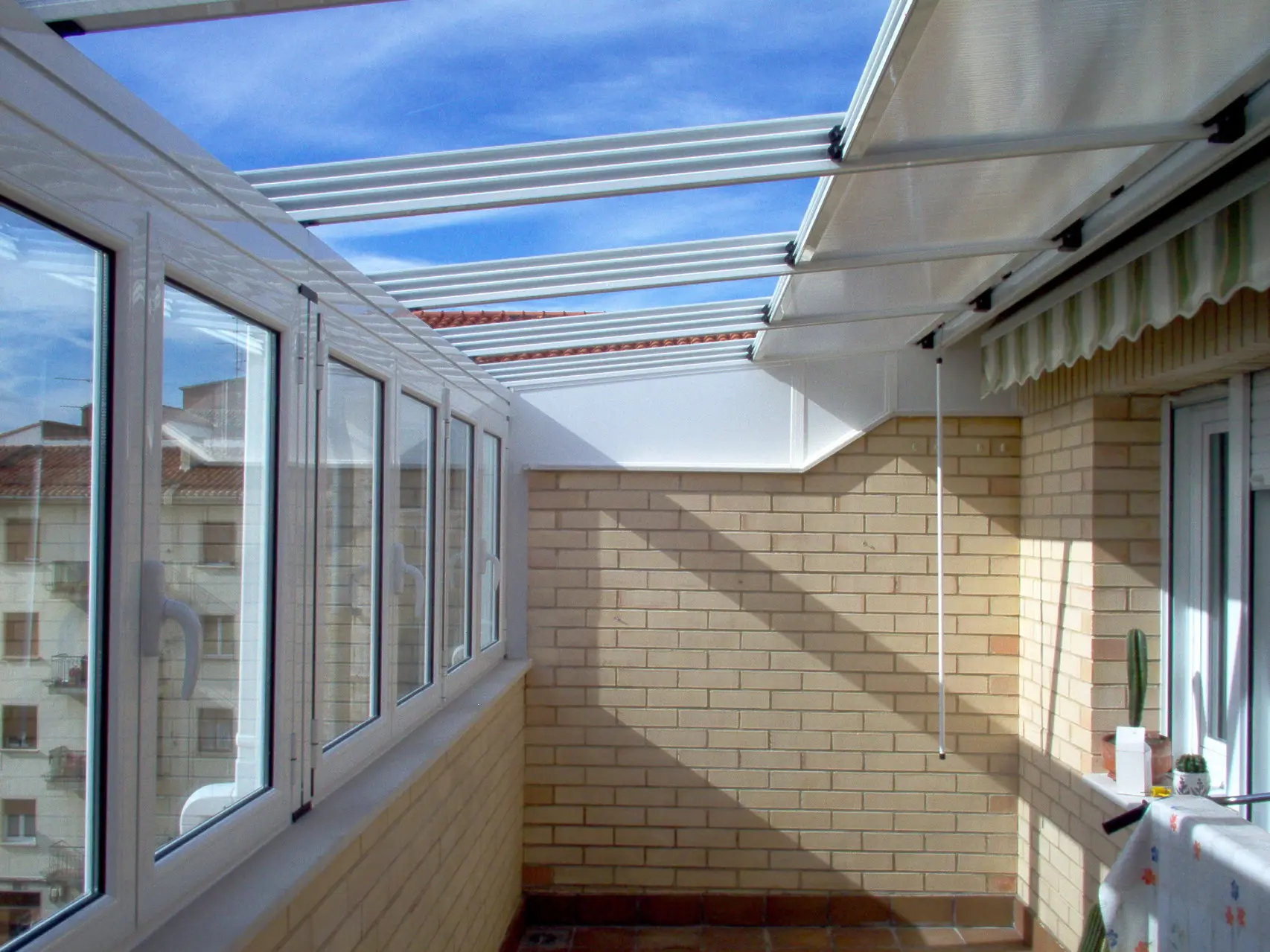 cerrar terraza con policarbonato - Qué es lo mejor para cerrar una terraza
