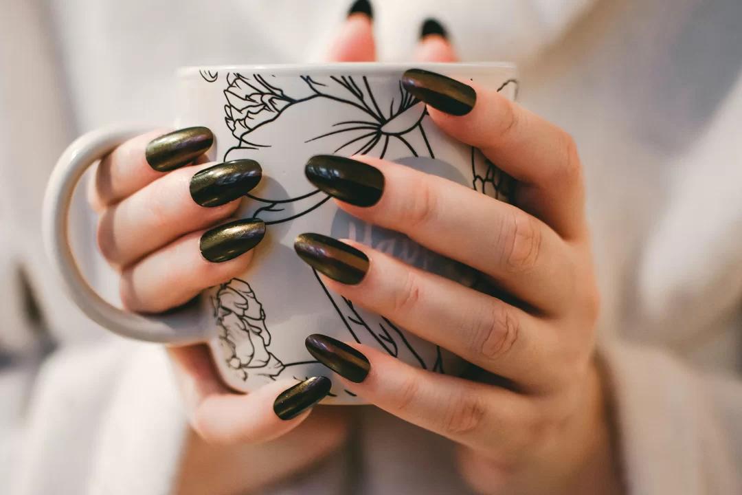 diferencia entre esmaltado semiperamemte y esxulpidas en acrilico - Qué es mejor uñas esculpidas o semipermanente