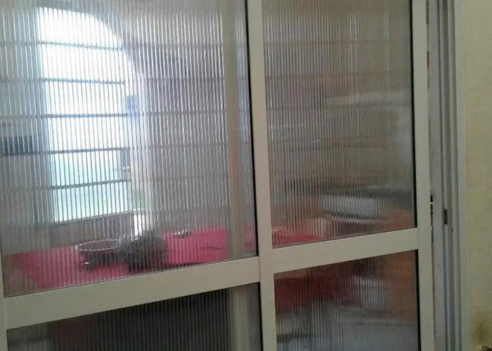 Construcción de mampara con policarbonato - Qué es una mampara frontal construccion de mampara con policarbonato - Qué es una mampara frontal
