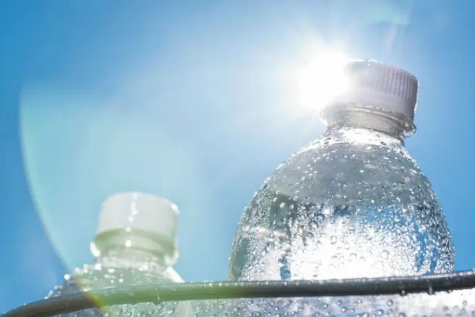 Botellas de agua de plástico al sol: ¿es seguro? - Qué pasa si el agua se calienta con el Sol botellas de agua de plastico al sol - Qué pasa si el agua se calienta con el Sol