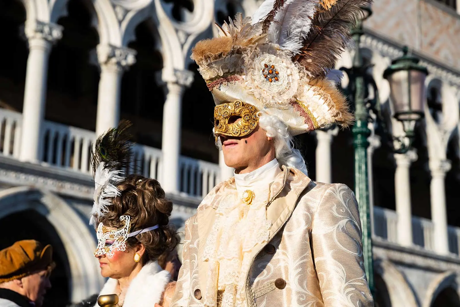 artista plastico mascaras carnaval de venezia - Qué representa la máscara veneciana