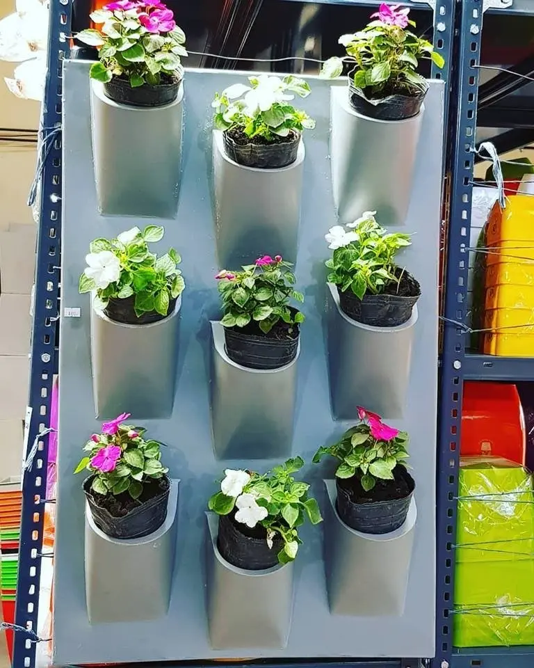 jardin vertical de plastico - Qué se necesita para hacer un jardín vertical