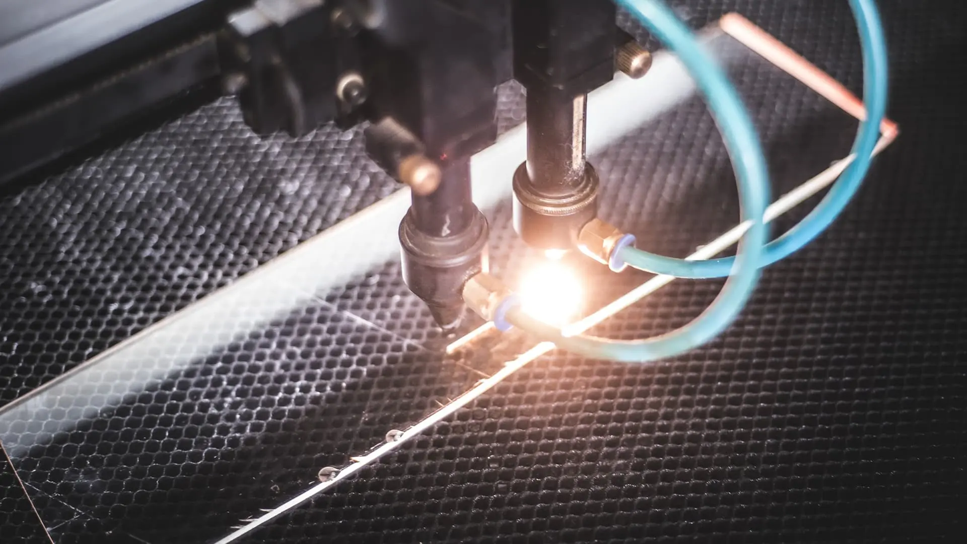acrilico router laser - Qué tipo de láser corta metal