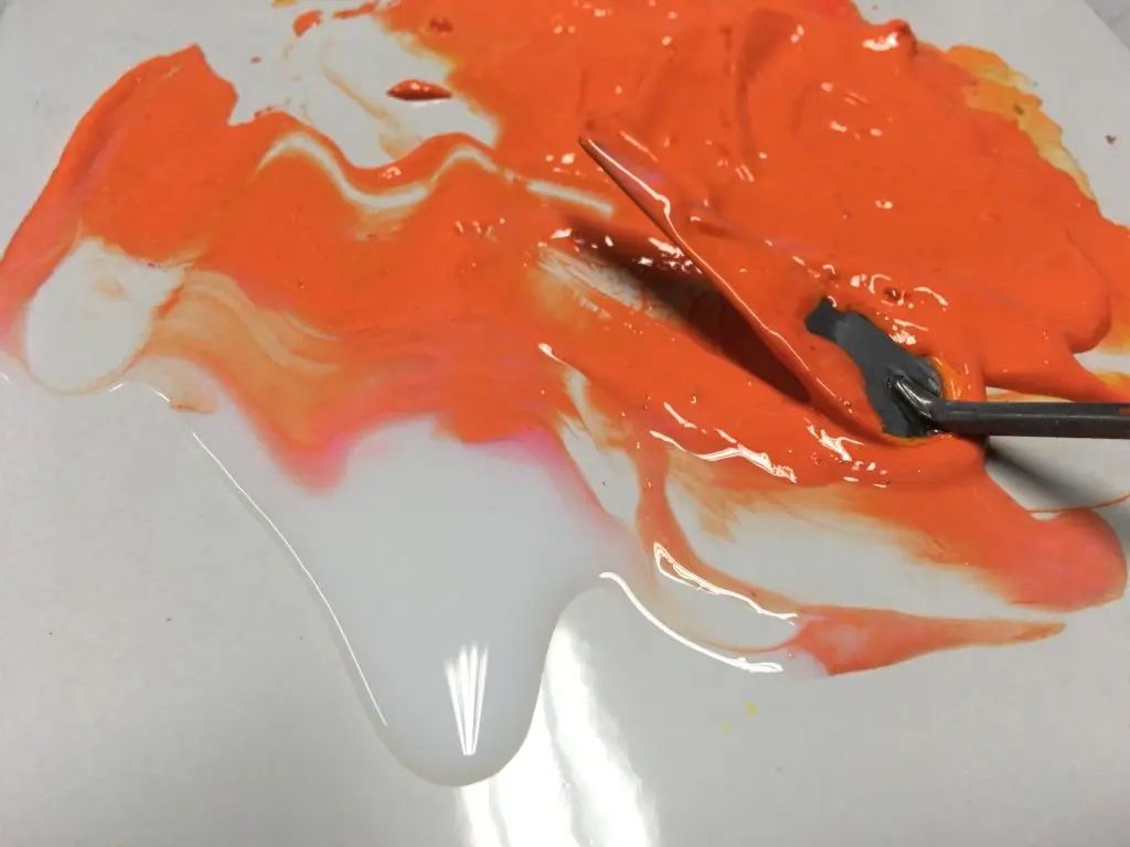 para pintar fondo de acrilico se humedece elnbastidor - Qué va primero el fondo o el dibujo